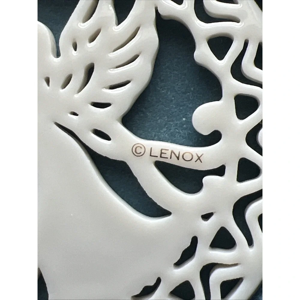 Vintage 1996 Lenox Yuletide Pierced Disc Angel Christmas Ornament Trumpet Gold‎